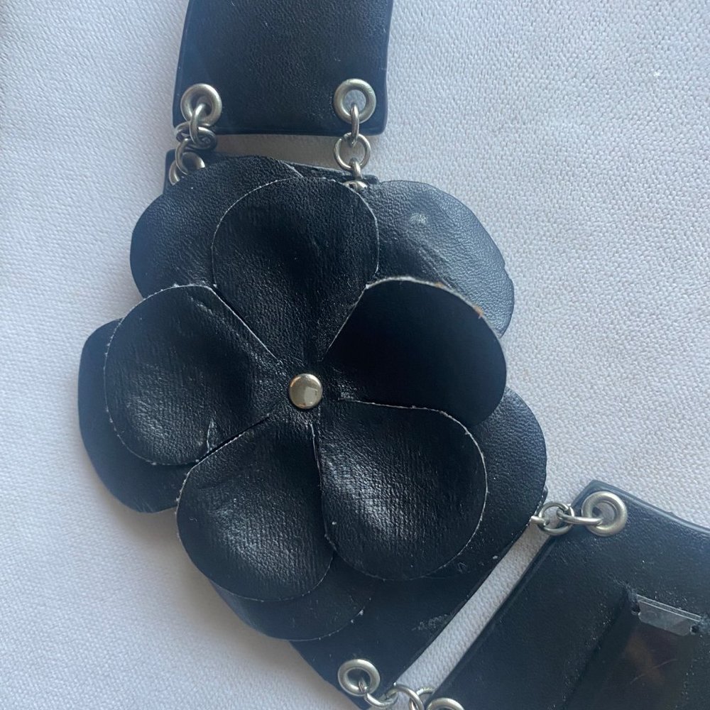 "leather" flower statement necklace - Picture 2 of 4